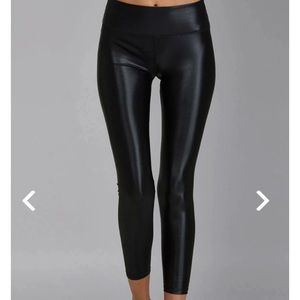 NWT Noli Yoga Liquid 7/8 Legging - Black Gloss